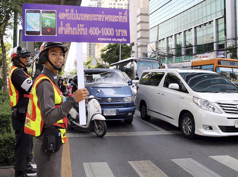 Crean la 'Policía Pokémon Go' para vigilar las principales avenidas de Bangkok Crean la 'Policía Pokémon Go' para vigilar las principales avenidas de Bangkok