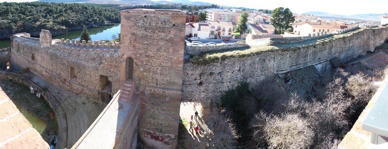 Ángel Martínez: "La Muralla de Buitrago de Lozoya es la más grande e importante de la Comunidad de Madrid" Ángel Martínez: "La Muralla de Buitrago de Lozoya es la más grande e importante de la Comunidad de Madrid"