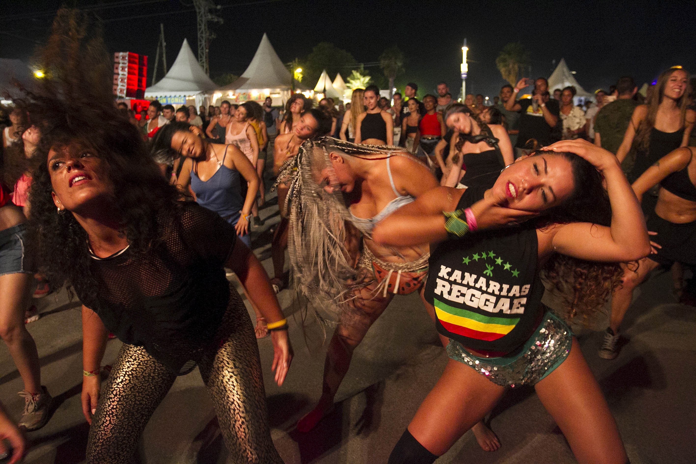 Benicàssim se prepara para recibir a más de 200 mil visitantes en la edición número 26 del festival Rototom Sunsplash Benicàssim se prepara para recibir a más de 200 mil visitantes en la edición número 26 del festival Rototom Sunsplash