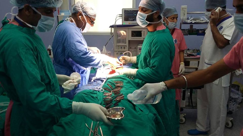Un hombre tenía 40 cuchillos de metal en el intestino, ya que es adicto a este material Un hombre tenía 40 cuchillos de metal en el intestino, ya que es adicto a este material