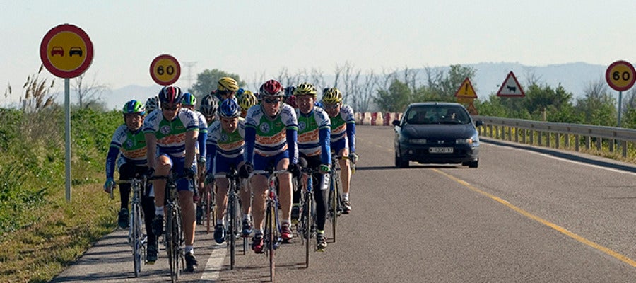 Ciclistas en la carretera Ciclistas en la carretera