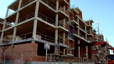 Frame 73.279413 de: El precio medio de la vivienda en Espa&ntilde;a sube el 7,5%