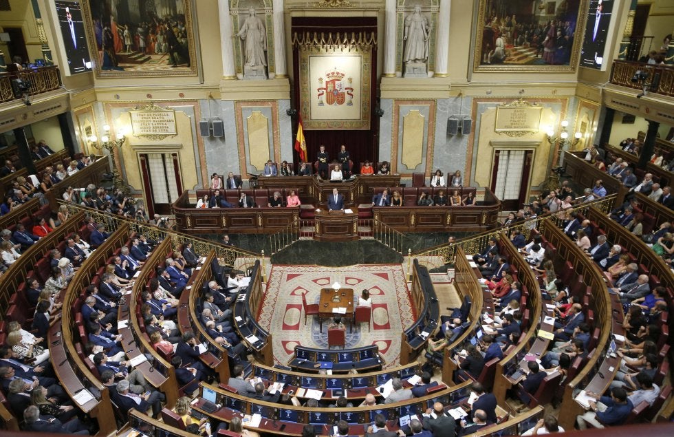 Sólo cinco de los 350 diputados renuncian al teléfono móvil que les entrega el Congreso y once prescinden de la tableta Sólo cinco de los 350 diputados renuncian al teléfono móvil que les entrega el Congreso y once prescinden de la tableta