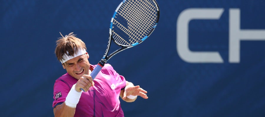 David Ferrer devuelve una bola a Dolgopolov David Ferrer devuelve una bola a Dolgopolov