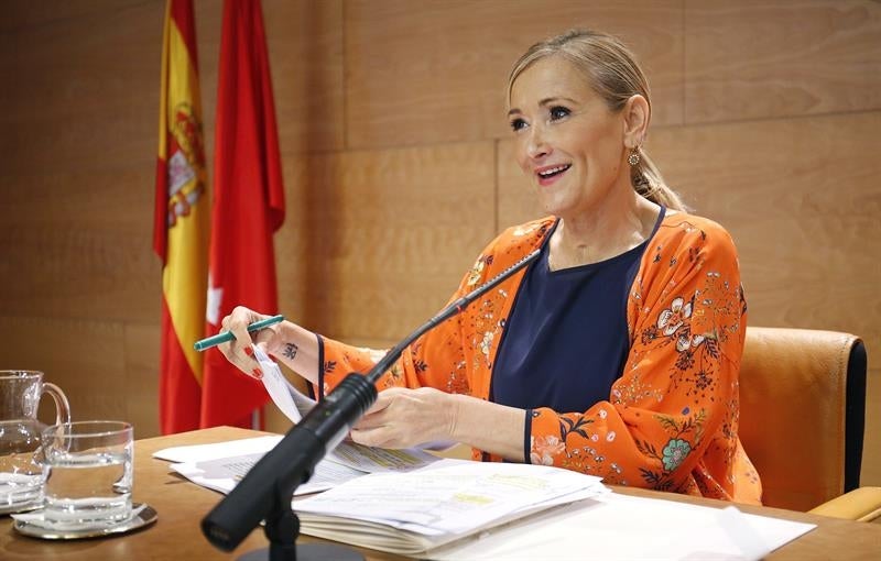 Cifuentes pide que el PSOE se "recomponga" para tener un interlocutor claro Cifuentes pide que el PSOE se "recomponga" para tener un interlocutor claro
