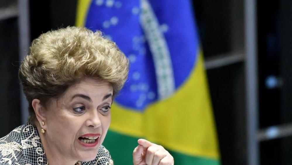 La presidenta de Brasil Dilma Rousseff durante el proceso en el Senado