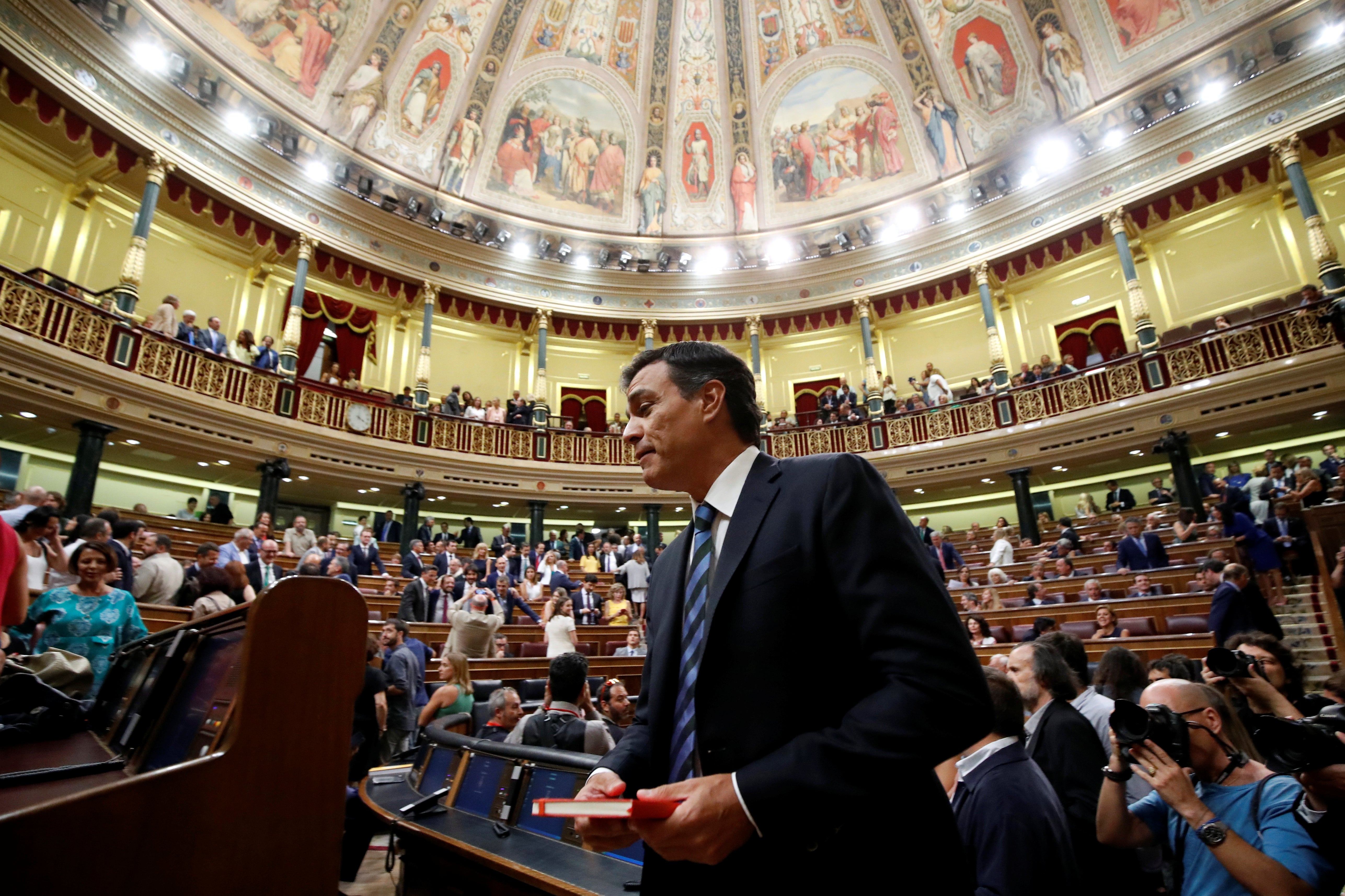 El debate de investidura se reanuda con la respuesta de Sánchez a Rajoy El debate de investidura se reanuda con la respuesta de Sánchez a Rajoy