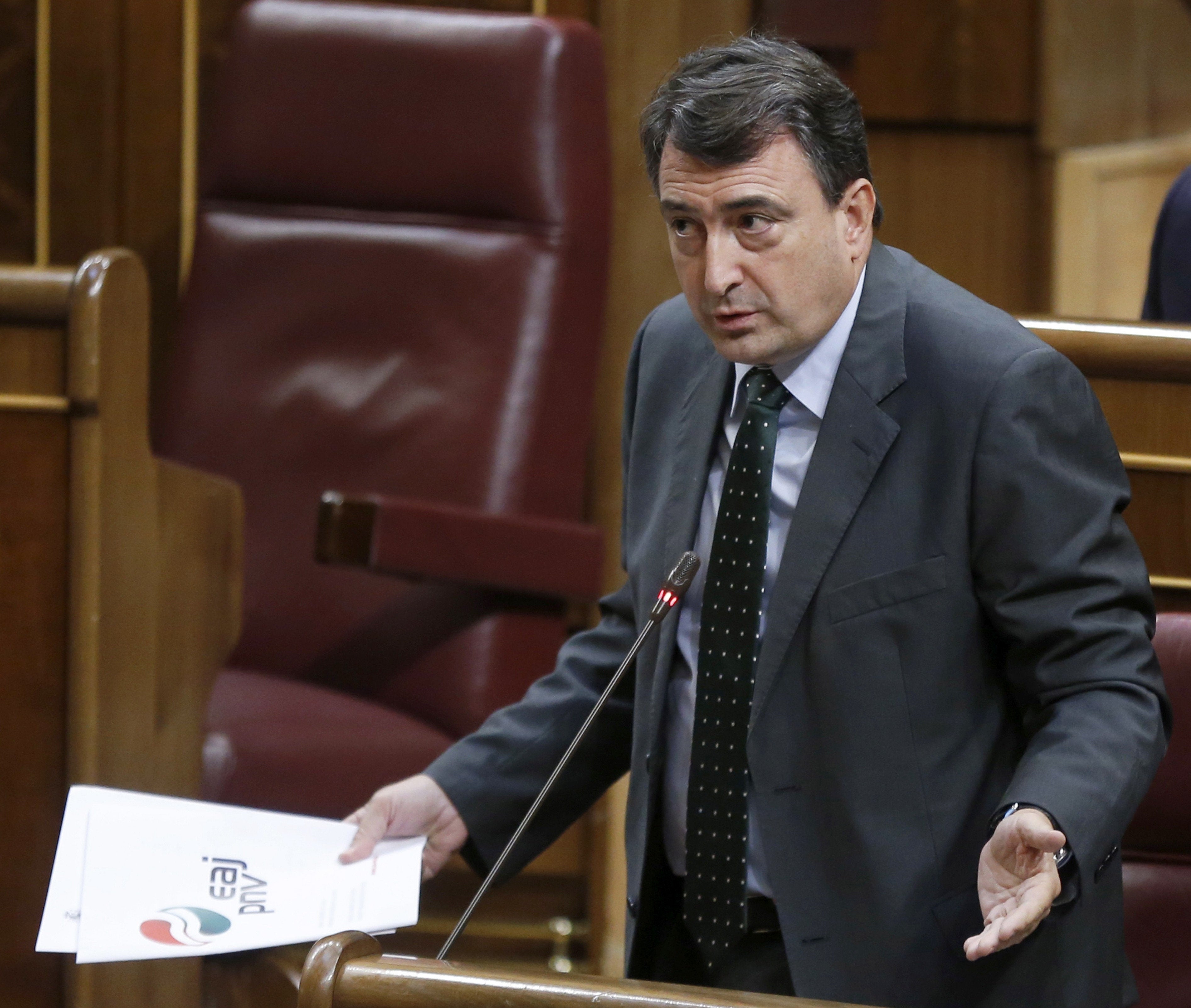 Aitor Esteban reprocha a Rajoy la falta de gestos, pero aún así está abierto al diálogo Aitor Esteban reprocha a Rajoy la falta de gestos, pero aún así está abierto al diálogo