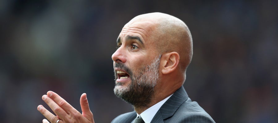 Guardiola, en el banquillo del Manchester City Guardiola, en el banquillo del Manchester City