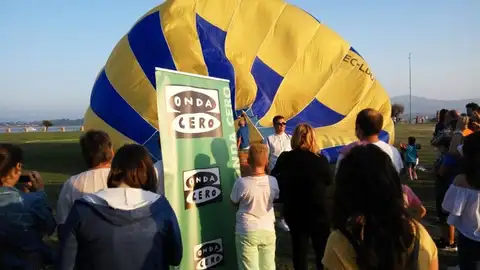 Un centenar de personas suben en Globo Cautivo gracias a Onda Cero Cantabria Un centenar de personas tuvieron la posibilidad de subir en Globo Cautivo y disfrutaron de las mejores vistas de Santander desde la Campa de La Magdalena