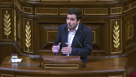 Alberto Garz&oacute;n en la sesi&oacute;n de investidura