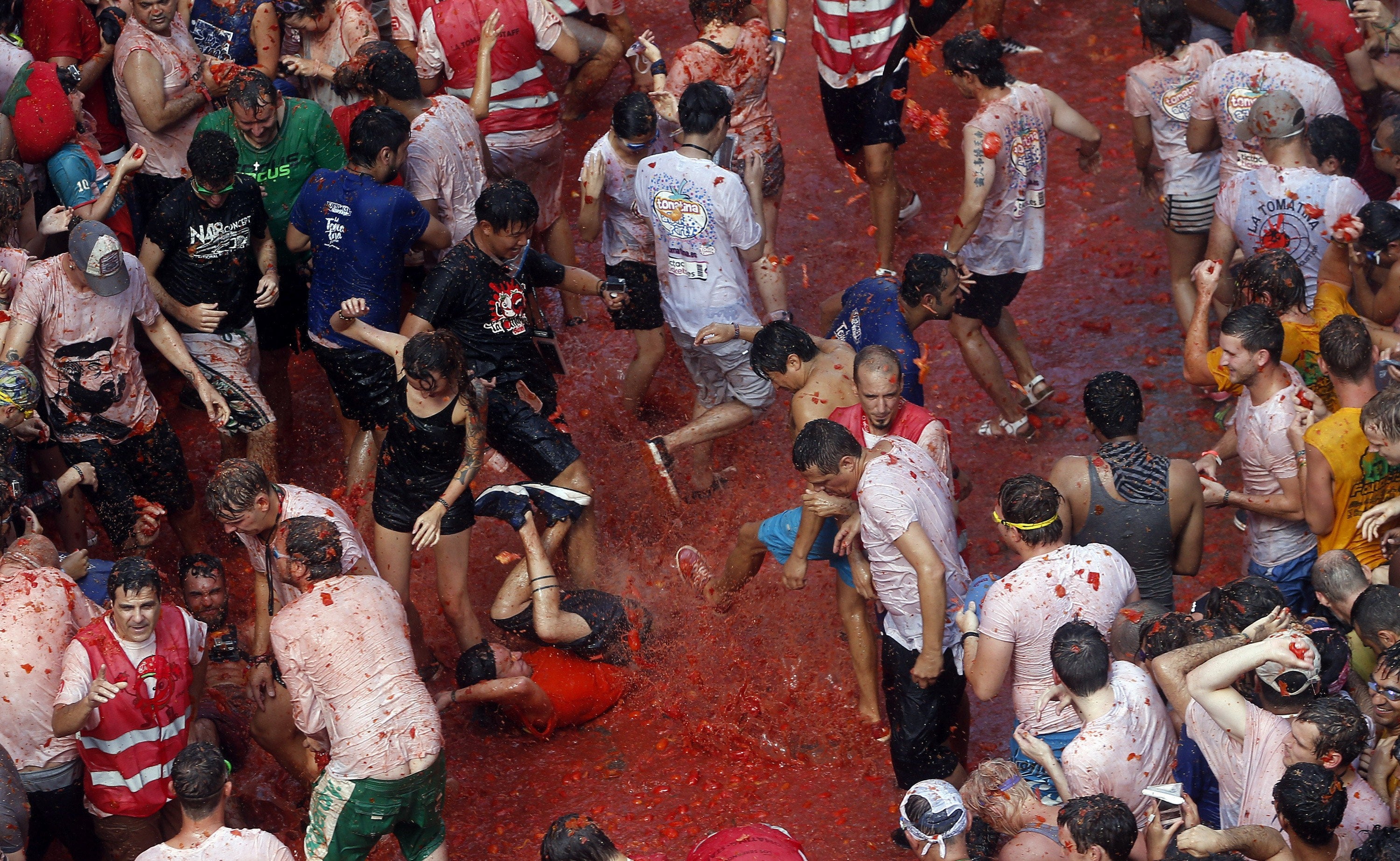 Buñol acude entregada a su cita anual con la Tomatina Buñol acude entregada a su cita anual con la Tomatina