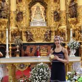 Carolina Marín, junto a la Virgen del Rocío