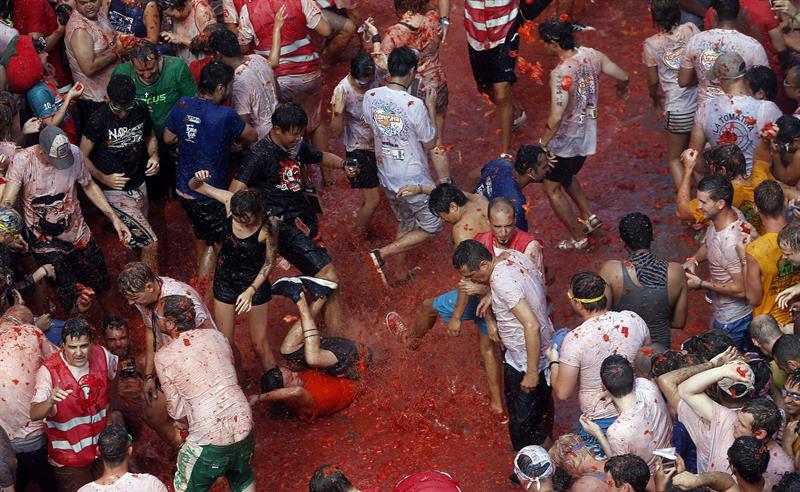 Arranca la batalla de tomates más sensibilizada contra la violencia machista Arranca la batalla de tomates más sensibilizada contra la violencia machista