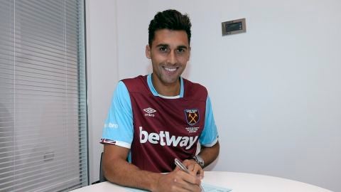 &Aacute;lvaro Arbeloa firma su nuevo contrato con el West Ham