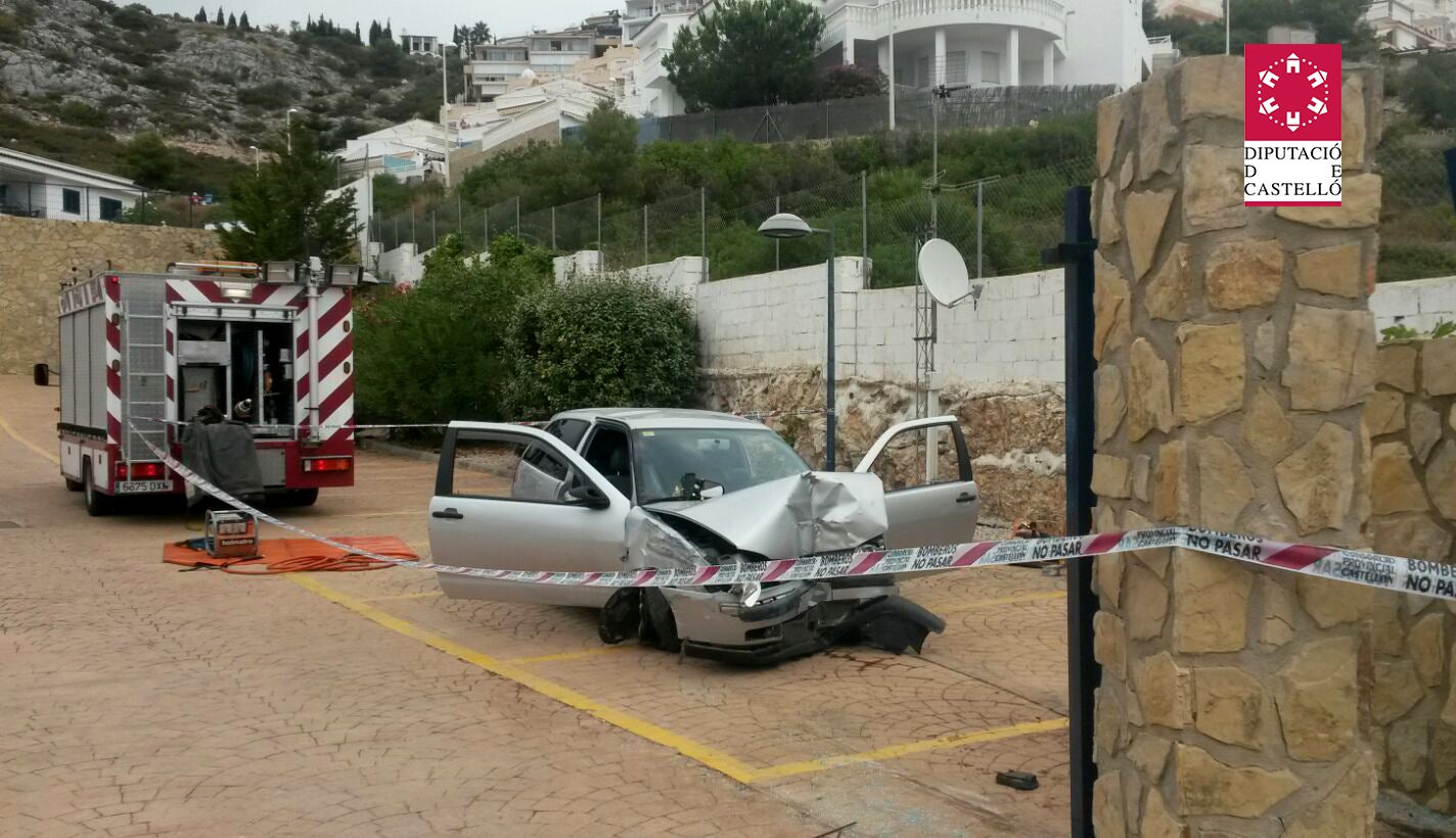 Una mujer fallece tras colisionar su vehiculo contra un pilar en Peñiscola Una mujer fallece tras colisionar su vehiculo contra un pilar en Peñiscola