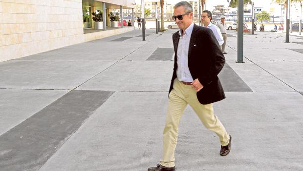 El edil de C's expulsado por triplicar la tasa de alcohol se integra en el Gobierno socialista en Vélez-Málaga El edil de C's expulsado por triplicar la tasa de alcohol se integra en el Gobierno socialista en Vélez-Málaga