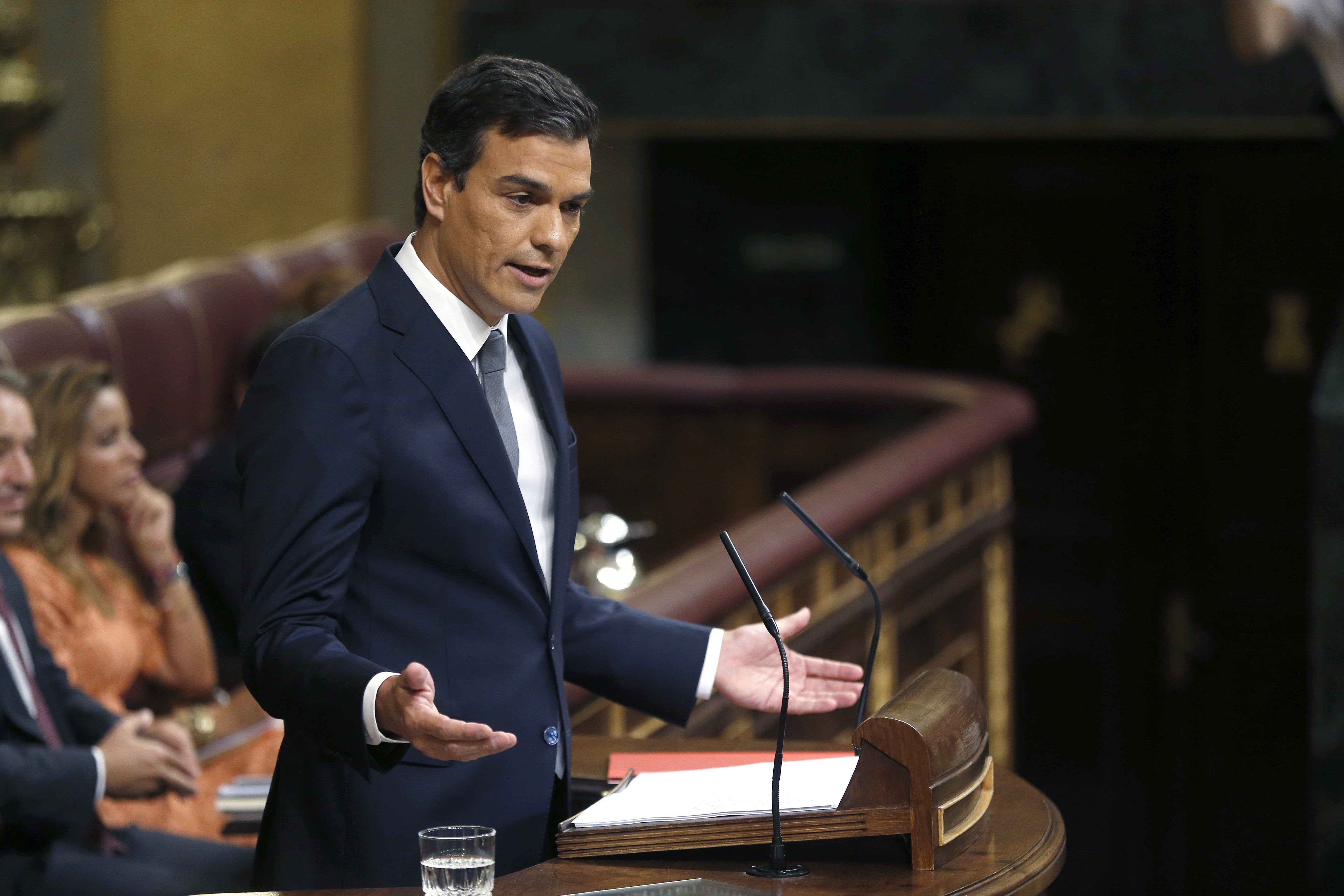 Sánchez, a Rajoy: "Si fuera coherente, debería votar en contra de su candidatura" Sánchez, a Rajoy: "Si fuera coherente, debería votar en contra de su candidatura"