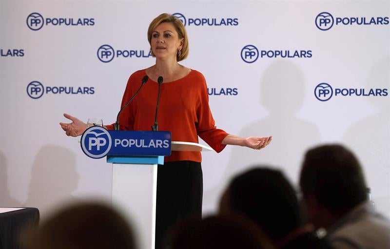 Cospedal: "No se pide al PSOE que apoye al PP, sino que deje gobernar a quien ganó" Cospedal: "No se pide al PSOE que apoye al PP, sino que deje gobernar a quien ganó"