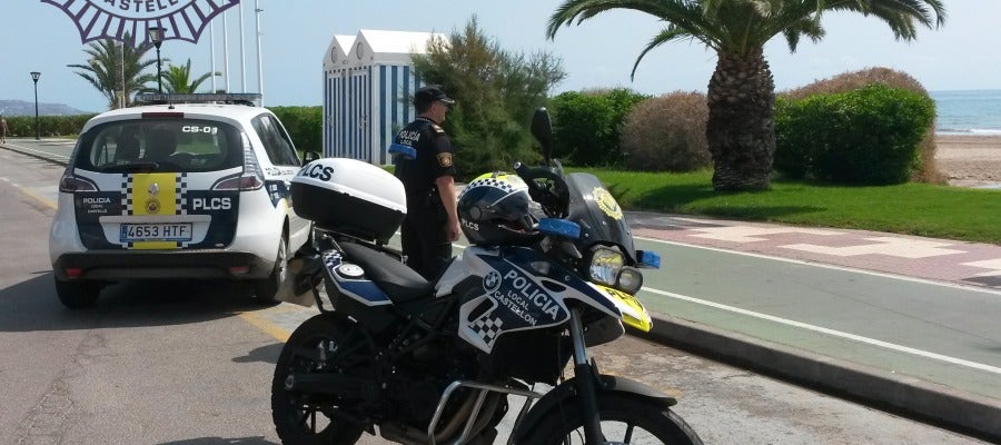Patrulla de la Policía Local que acudió al rescate del hombre Patrulla de la Policía Local que acudió al rescate del hombre