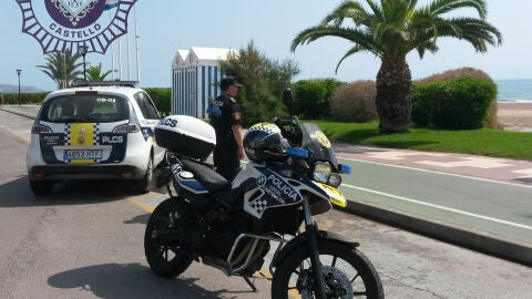 Patrulla de la Polic&iacute;a Local que acudi&oacute; al rescate del hombre