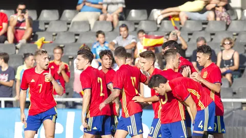 Los jugadores de la selección española sub-21 celebran su victoria sobre San Marino Los jugadores de la selección española sub-21 celebran su victoria sobre San Marino