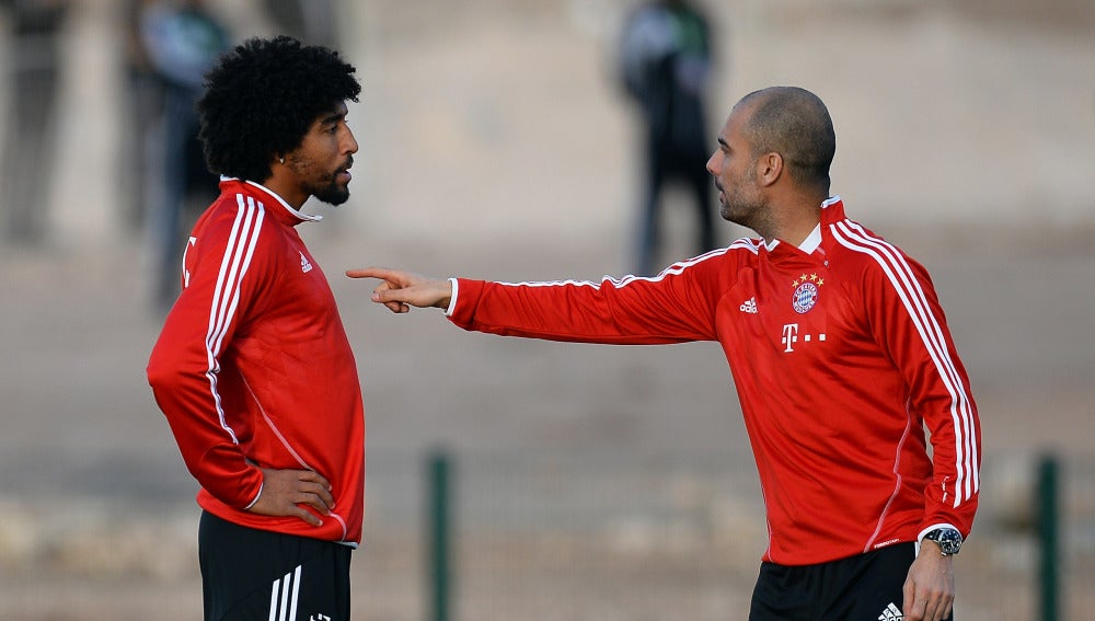 Dante y Guardiola discutiendo en su etapa en el Bayern.