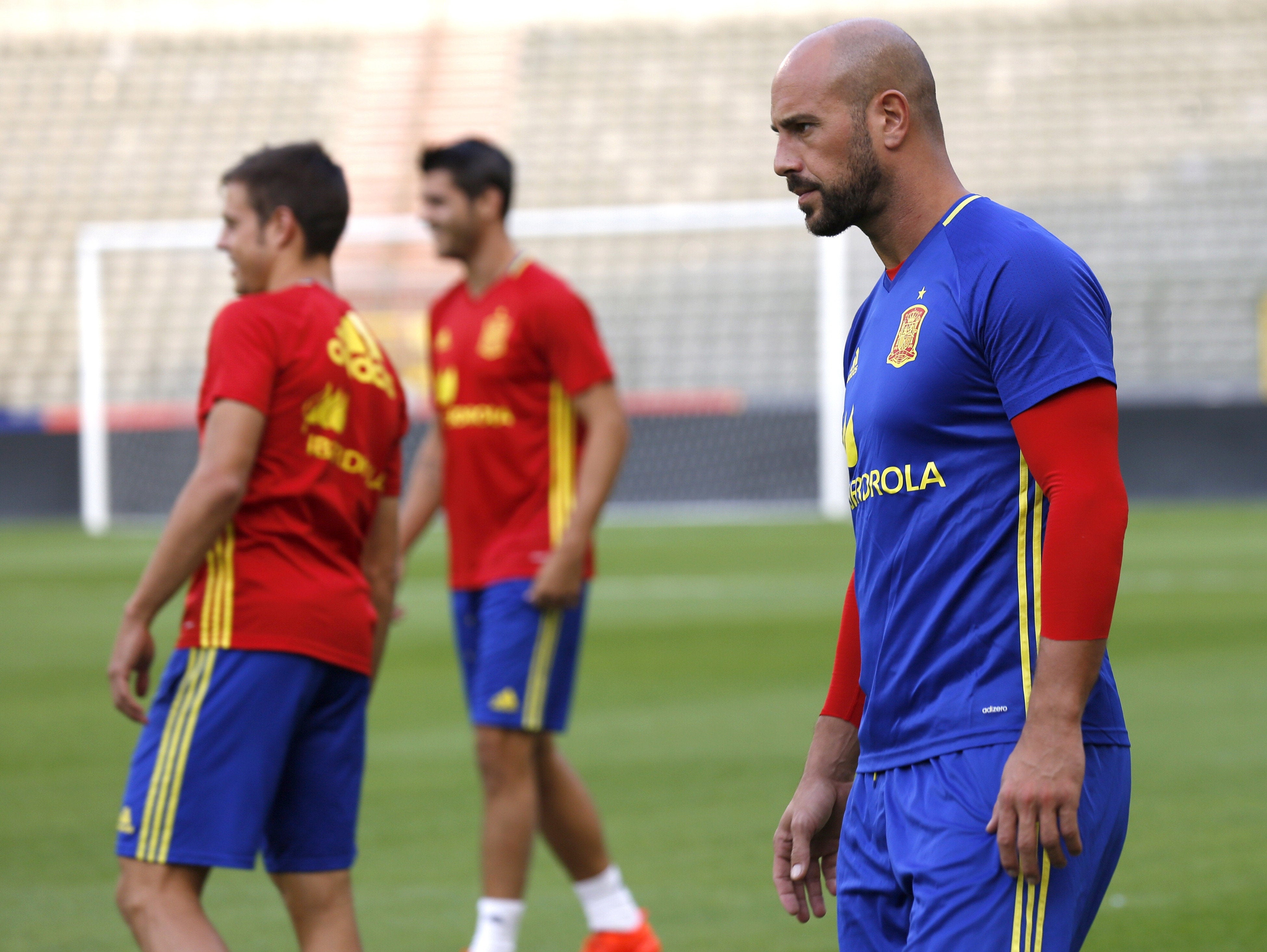 Reina se reivindica: "Tiene mérito volver a la Selección con 34 años" Reina se reivindica: "Tiene mérito volver a la Selección con 34 años"