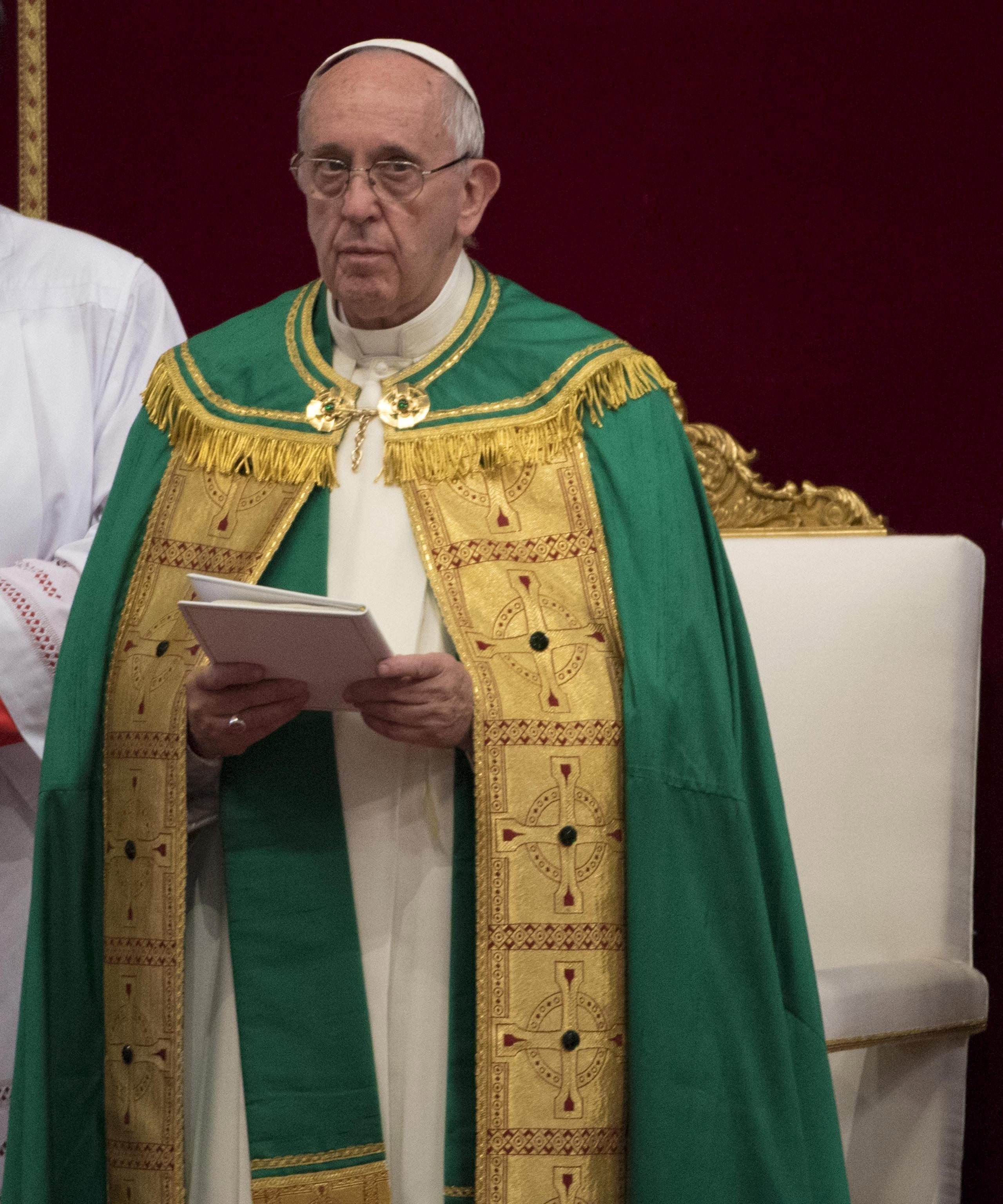 El Papa pide a los jóvenes que escuchen y hablen con los abuelos El Papa pide a los jóvenes que escuchen y hablen con los abuelos