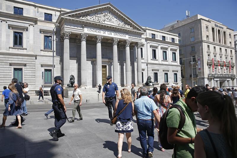 El Congreso de los Diputados abre sus puertas al público este viernes y este sábado por el día de la Constitución El Congreso de los Diputados abre sus puertas al público este viernes y este sábado por el día de la Constitución