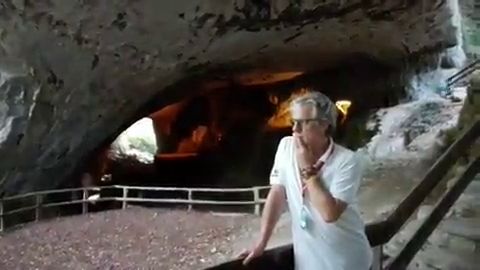 Frame 2.039894 de: Javier Ares analiza la decimotercera etapa de La Vuelta desde las cuevas de Zugarramurdi 