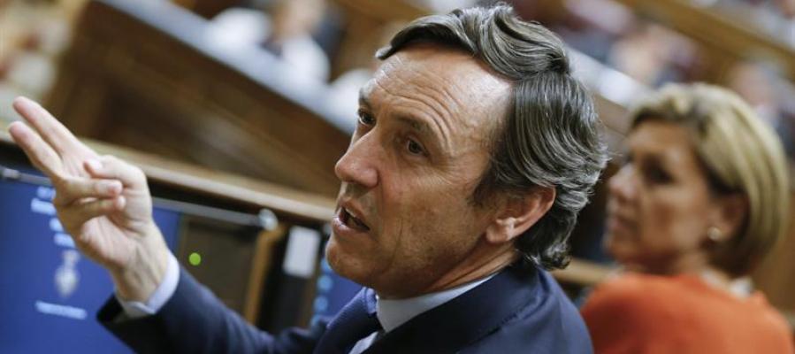 El portavoz del PP, Rafael Hernando, durante la votación de investidura del candidato a la presidencia del Gobierno El portavoz del PP, Rafael Hernando, durante la votación de investidura del candidato a la presidencia del Gobierno