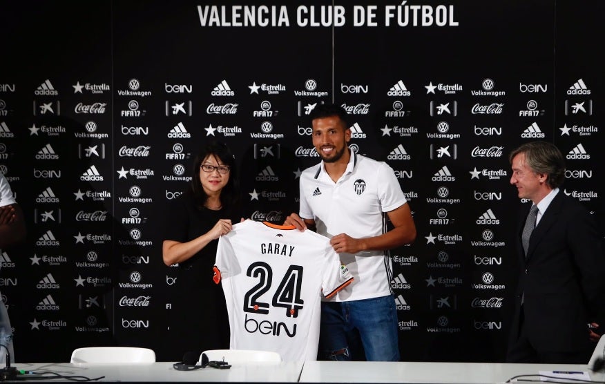 Garay, en su presentación: "El Valencia siempre fue mi prioridad, estoy muy feliz por estar aquí" Garay, en su presentación: "El Valencia siempre fue mi prioridad, estoy muy feliz por estar aquí"
