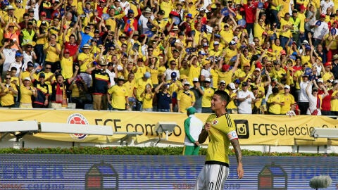 James celebra un gol con Colombia