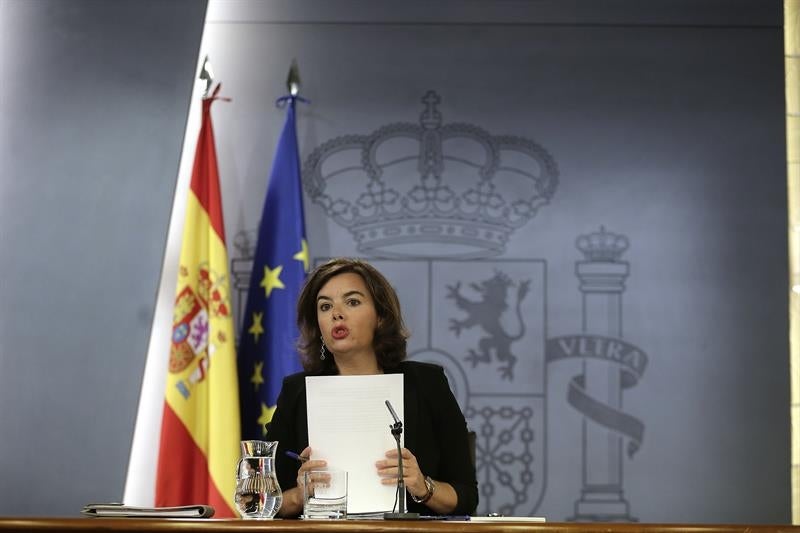 Sáenz de Santamaría advierte de que "no tener un Gobierno tiene un coste" Sáenz de Santamaría advierte de que "no tener un Gobierno tiene un coste"