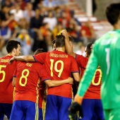 Los jugadores de la selección española celebran el gol ante Bélgica.