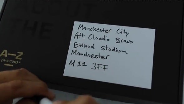 Ibrahimovic calienta el derbi de Manchester y 'trolea' con una camiseta a Claudio Bravo Ibrahimovic calienta el derbi de Manchester y 'trolea' con una camiseta a Claudio Bravo