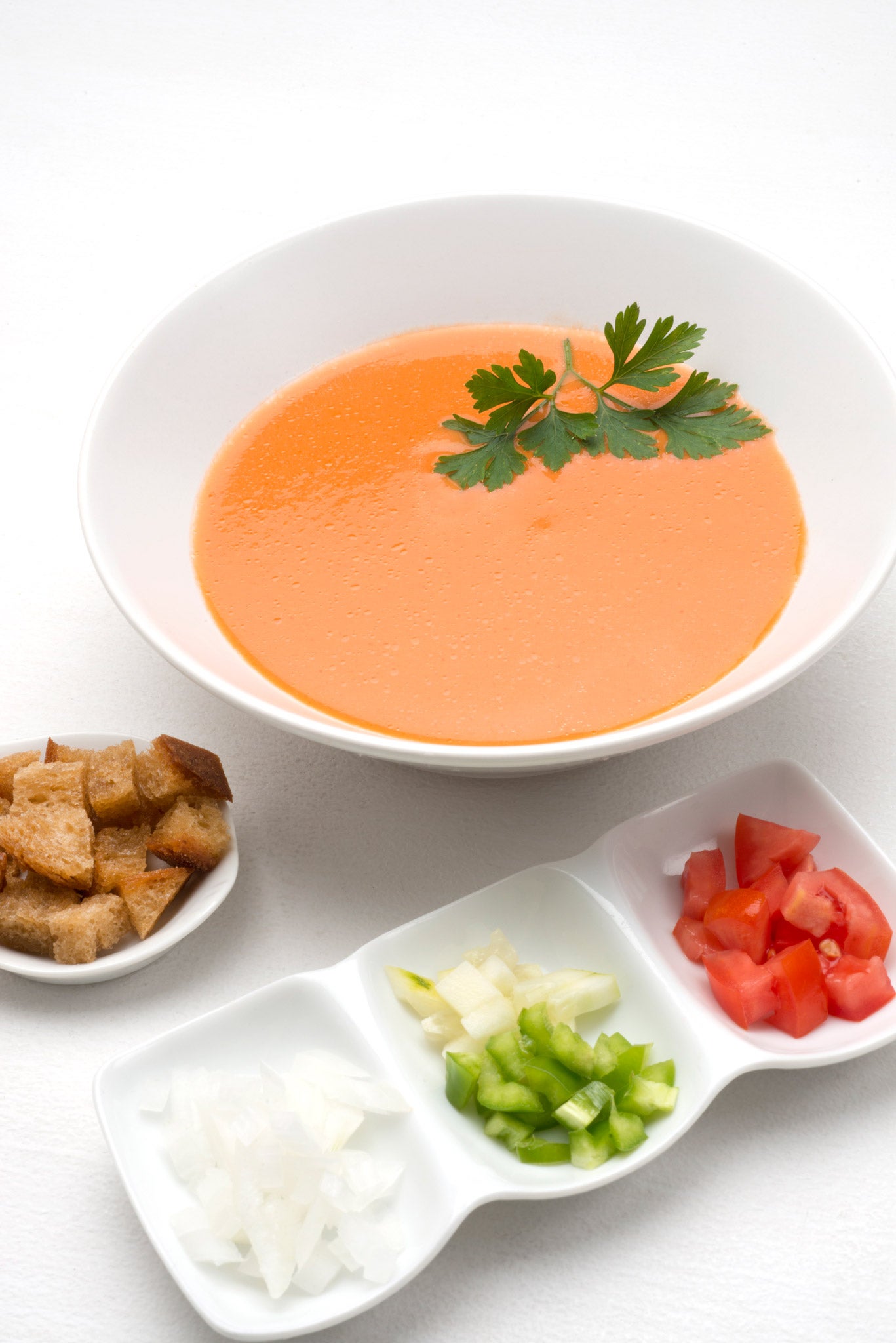 La historia del gazpacho, una sopa fría que, en sus inicios, ni siquiera llevaba tomate La historia del gazpacho, una sopa fría que, en sus inicios, ni siquiera llevaba tomate