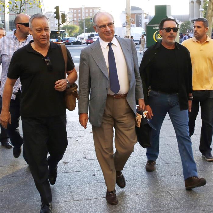 Rato defiende la contratación de su excuñado y su secretaria en Caja Madrid Rato defiende la contratación de su excuñado y su secretaria en Caja Madrid