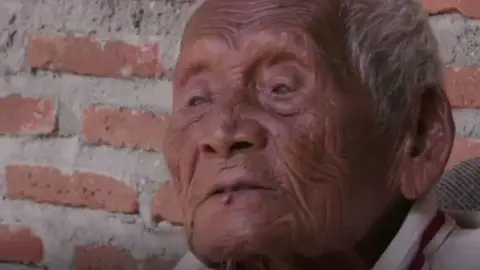 Hombre de 145 años Hombre de 145 años