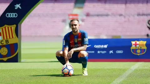 Paco Alcácer, presentado como nuevo jugador del F.C Barcelona Paco Alcácer, presentado como nuevo jugador del F.C Barcelona