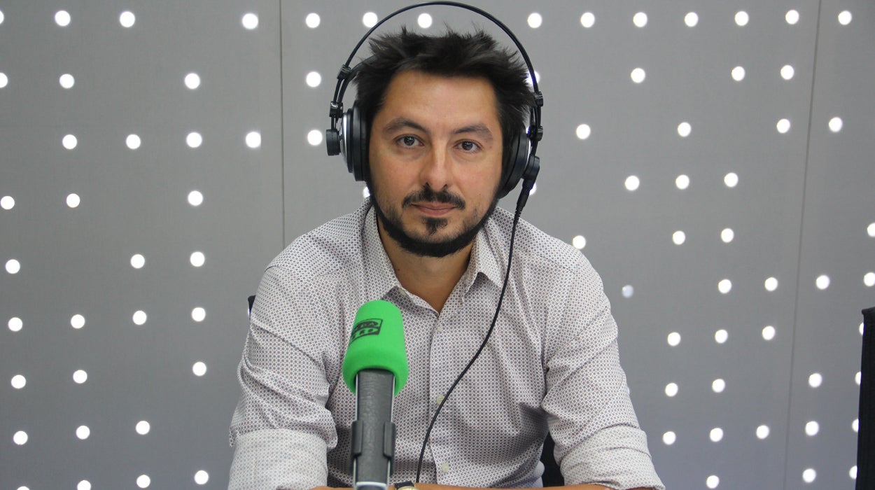 Antonio Lucas: "De entre tantos problemas como tenemos, la nacionalidad de Fernando Trueba creo que es cosa muy menor" Antonio Lucas: "De entre tantos problemas como tenemos, la nacionalidad de Fernando Trueba creo que es cosa muy menor"