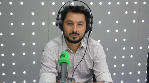 Antonio Lucas en los estudios de Onda Cero Antonio Lucas en los estudios de Onda Cero