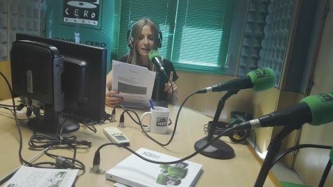 Susana Pedreira, durante el directo de Pontevedra en la Onda