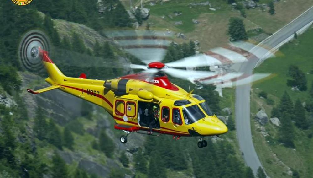 Un helicóptero en las tareas de rescate