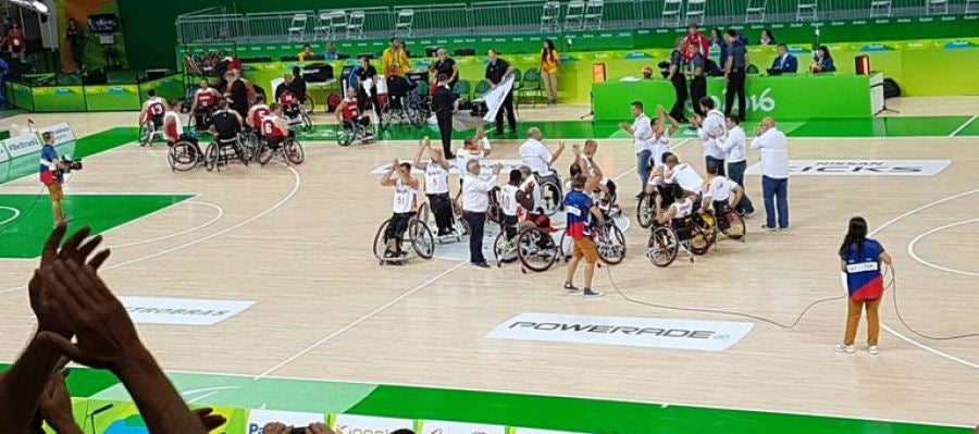 La selección española de baloncesto en silla de ruedas tras un partido en Río 2016 La selección española de baloncesto en silla de ruedas tras un partido en Río 2016