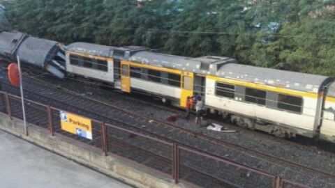 Imagen del tren que ha descarrilado en O Porru&ntilde;o