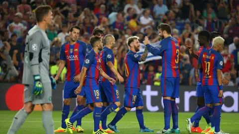 Los jugadores del Barcelona celebrando un gol Los jugadores del Barcelona celebrando un gol