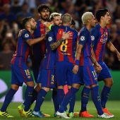 Los jugadores del Barcelona celebrando un gol