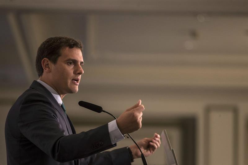 Rivera insta a Rajoy a que pida a Rita Barberá su acta como senadora Rivera insta a Rajoy a que pida a Rita Barberá su acta como senadora